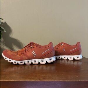 Women’s on clouds 5.5